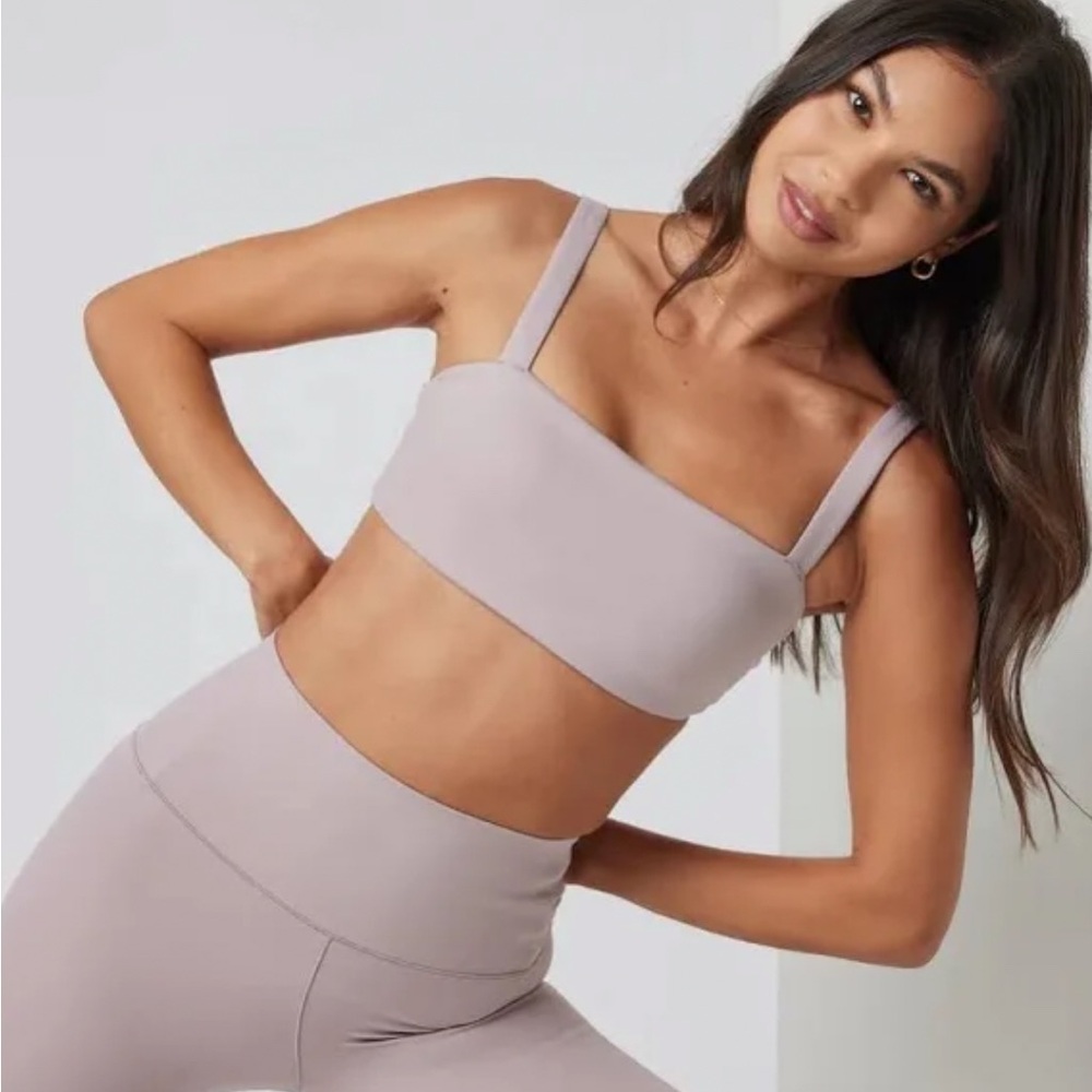 Vuori evolve square neck Lavender Sports Bra